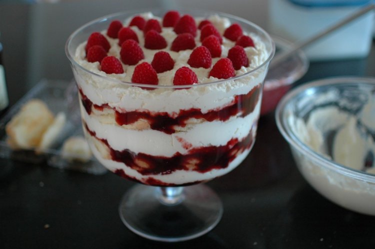 Быстрый трайфл с малиной