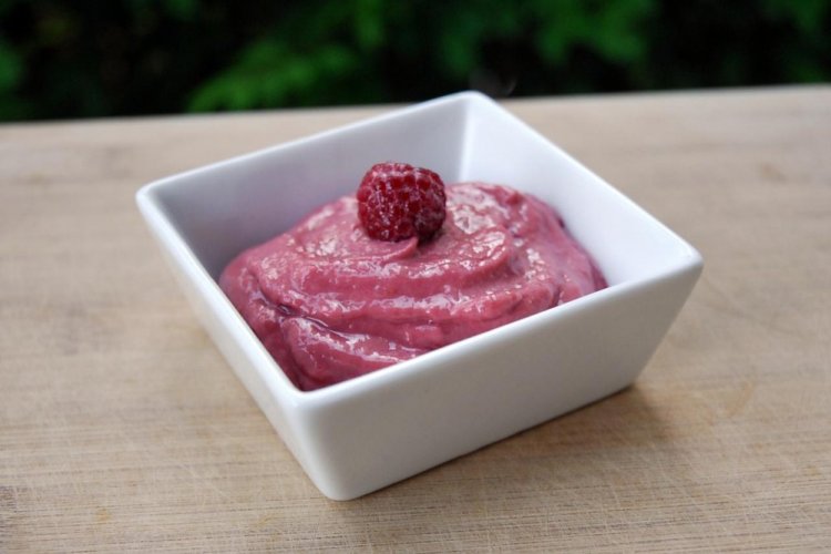 Мусс из малины и авокадо