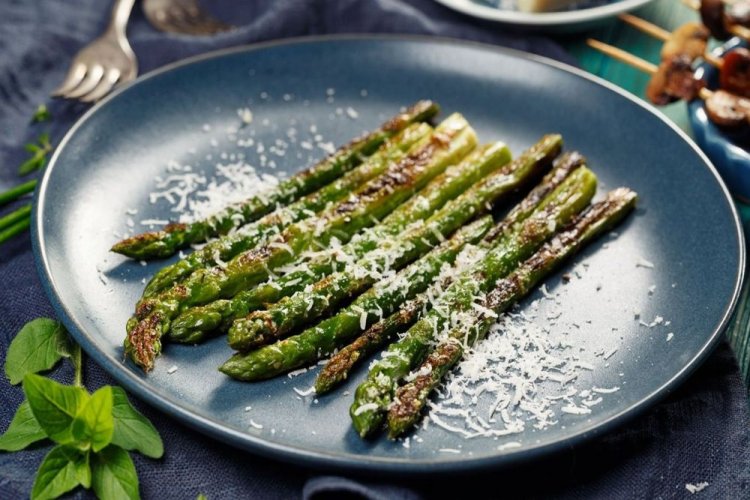 Спаржа с соусом табаско на гриле