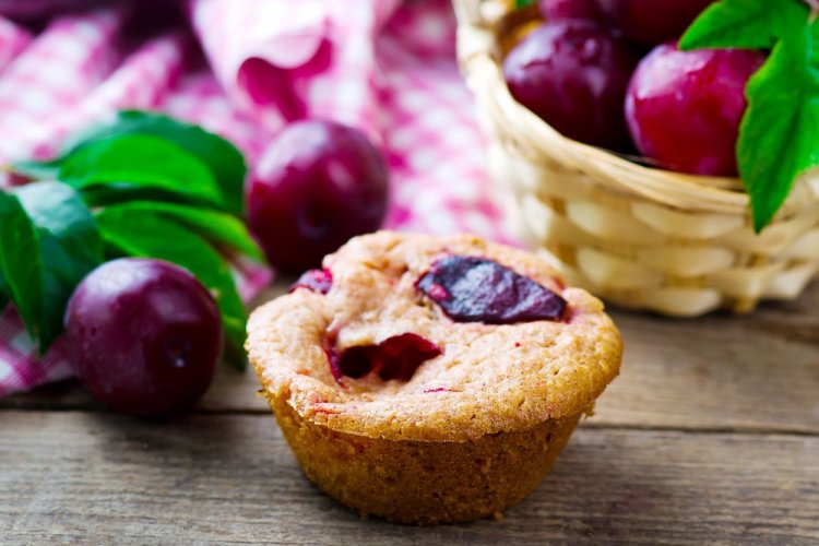Творожные маффины с алычой