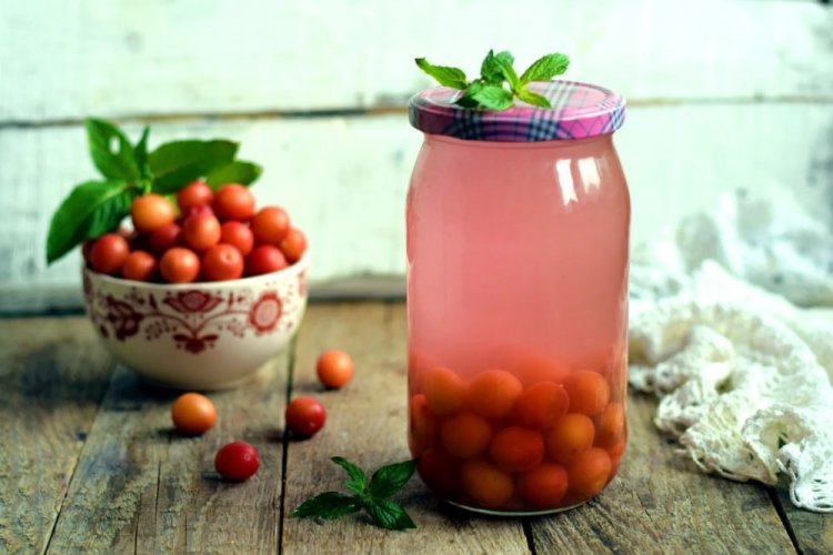 Летний компот с алычой