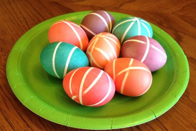 Покраска яиц в полоску