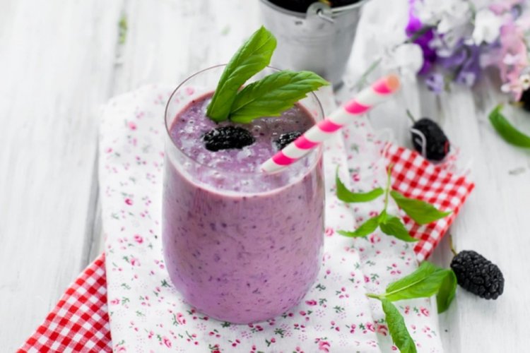 Смузи из шелковицы со сливками