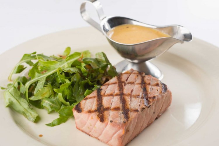 Тунец в медово-горчичном маринаде на гриле