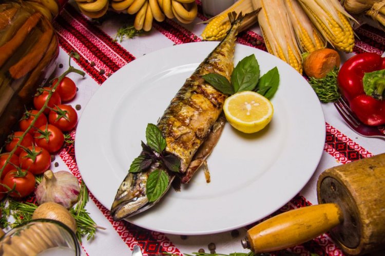 Скумбрия-гриль, маринованная с горчицей и соевым соусом