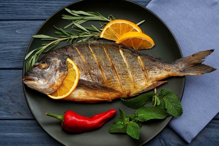 Дорадо с апельсинами и розмарином на гриле