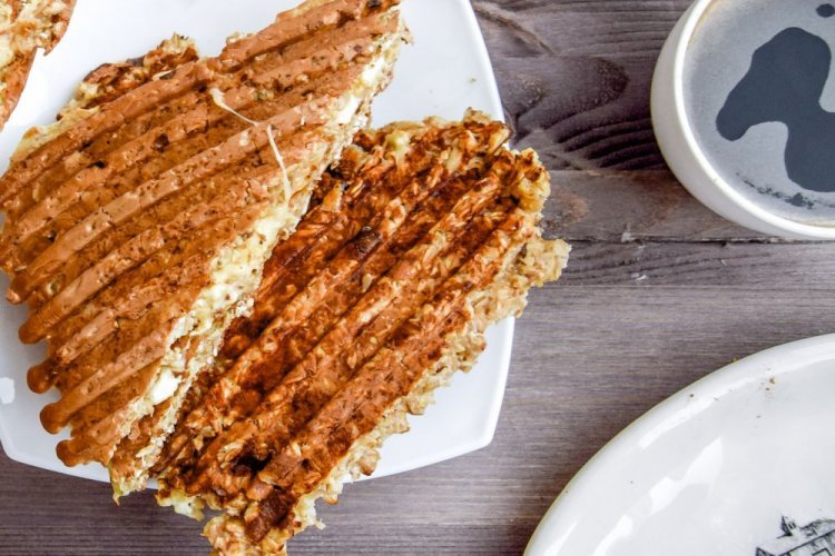 Овсяные вафли с творожно-банановой начинкой на гриле