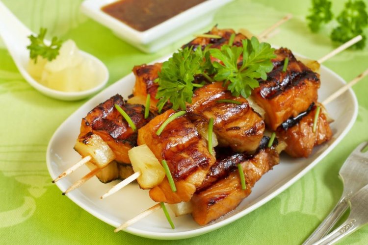 Шашлык из семги с ананасами