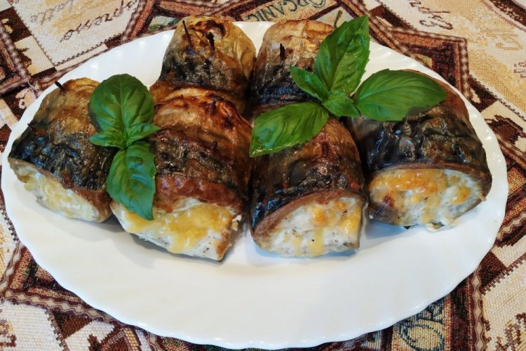 Шашлык из скумбрии, маринованной в майонезе с чесноком