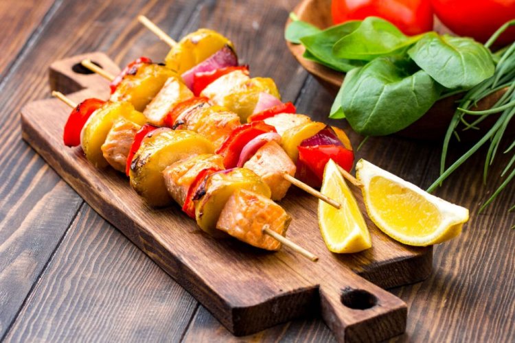 Шашлык из форели с овощами на гриле