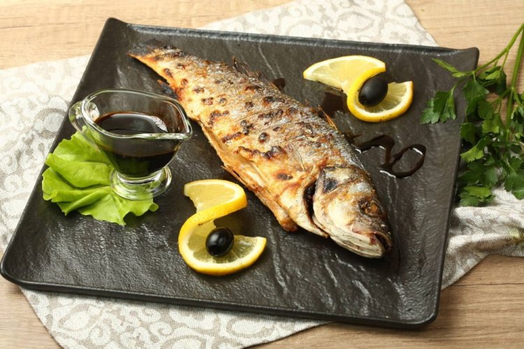 Форель с лимоном и соевым соусом на гриле
