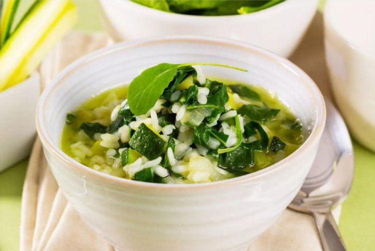 Суп с рисом и шпинатом