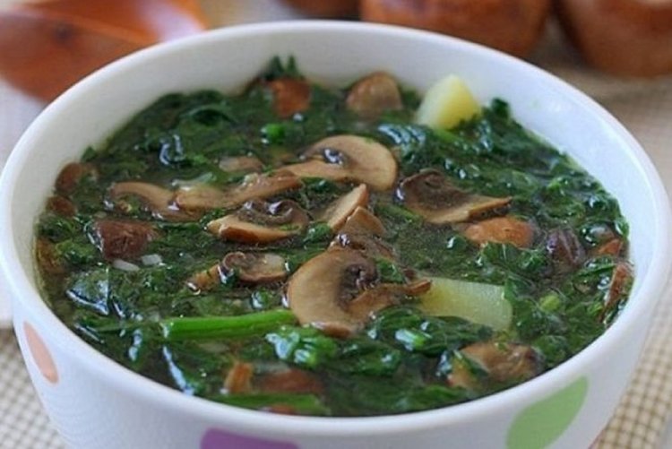 Суп со шпинатом и шампиньонами