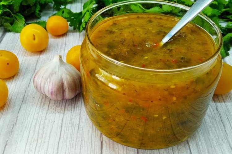 Ткемали из желтой алычи