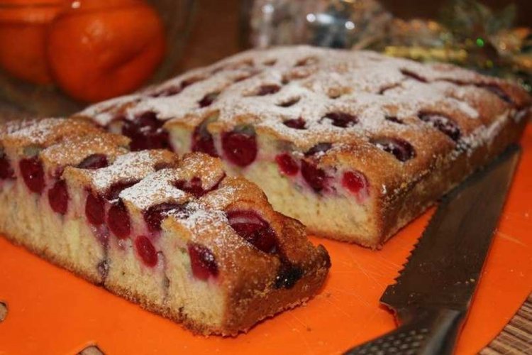 Пирог на рисовой муке с вишней