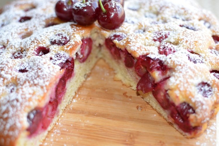 Кето-пирог с вишней