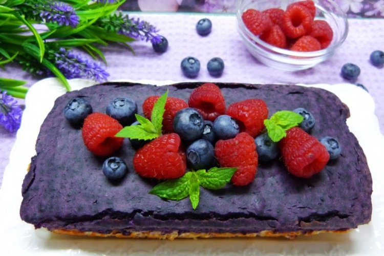 Творожно-овсяная запеканка с черникой