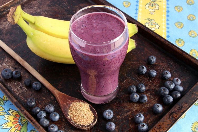 Смузи с черникой и бананом