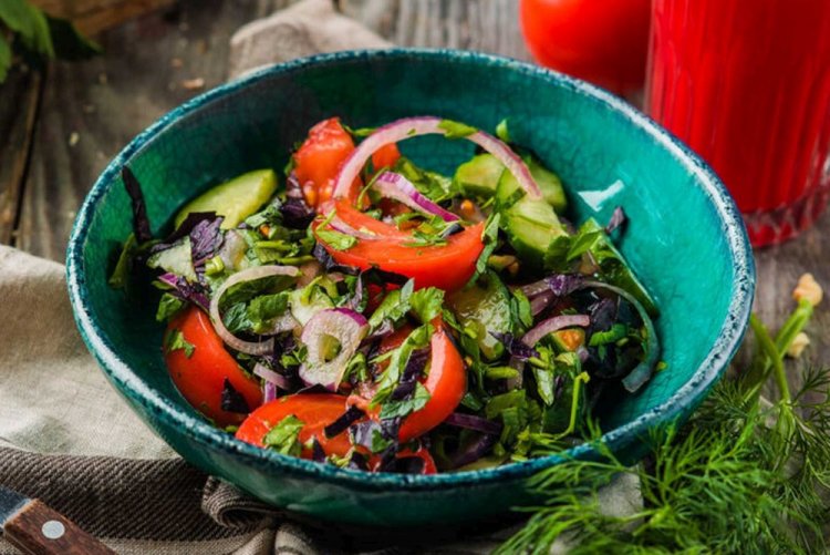 Овощной салат с базиликом