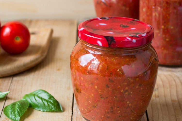 Томатный соус с базиликом на зиму