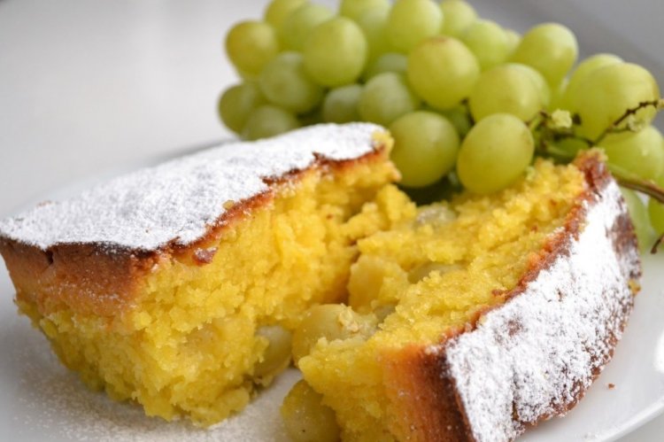 Творожный манник с виноградом