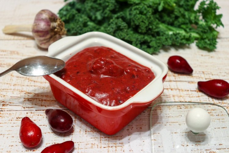 Соус из кизила с чесноком на зиму