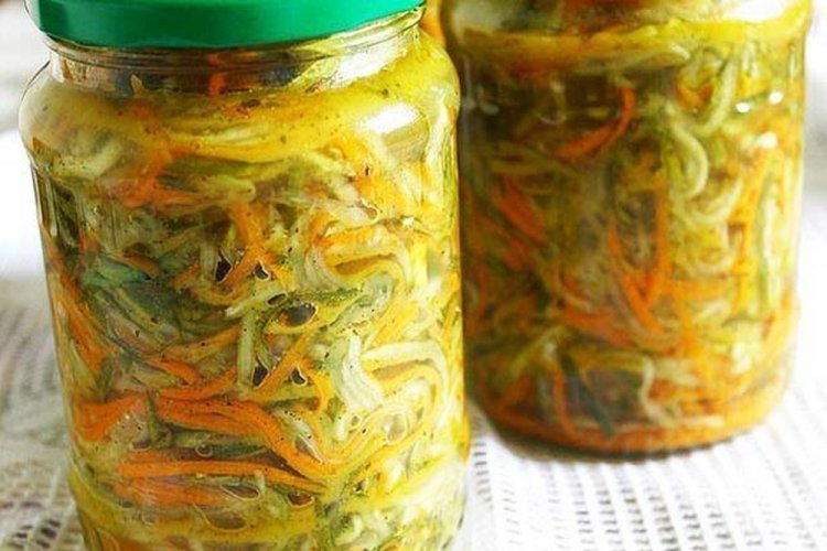 Тертые огурцы с морковью на зиму