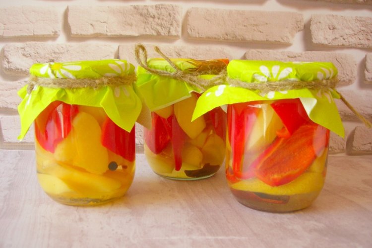 Маринованная айва с болгарским перцем