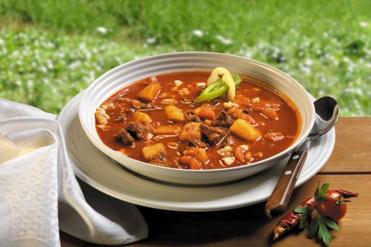 Бограч в казане на костре