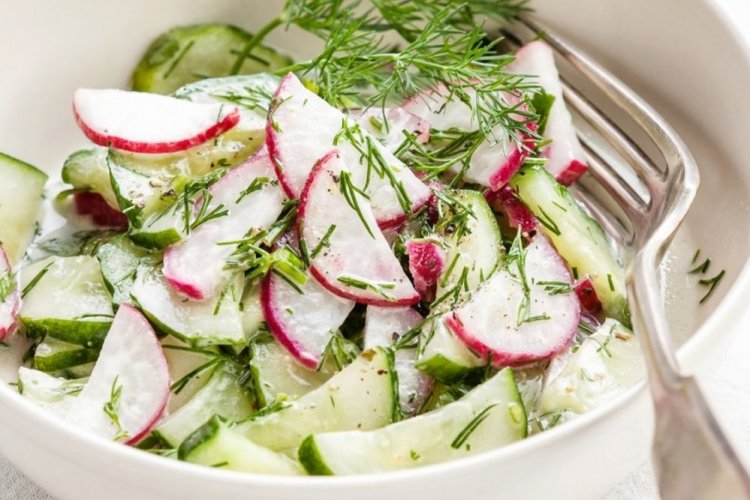 ПП салат с сельдереем, огурцами и редиской