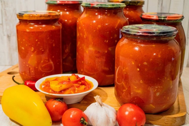 Салат с болгарским перцем в томате на зиму