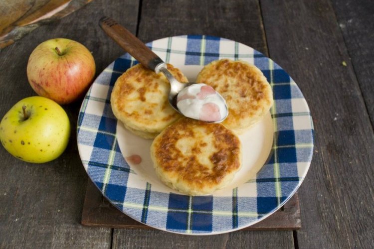Сырники с яблоками