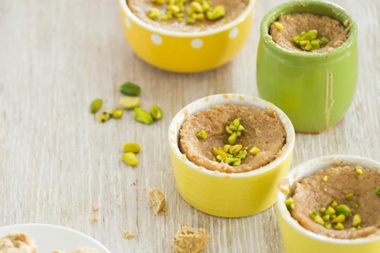 Запеченный крем из халвы с яблоками