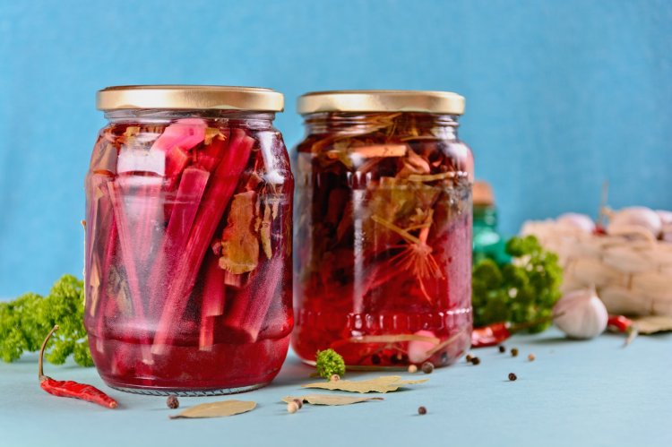 10 лучших рецептов свекольной ботвы на зиму