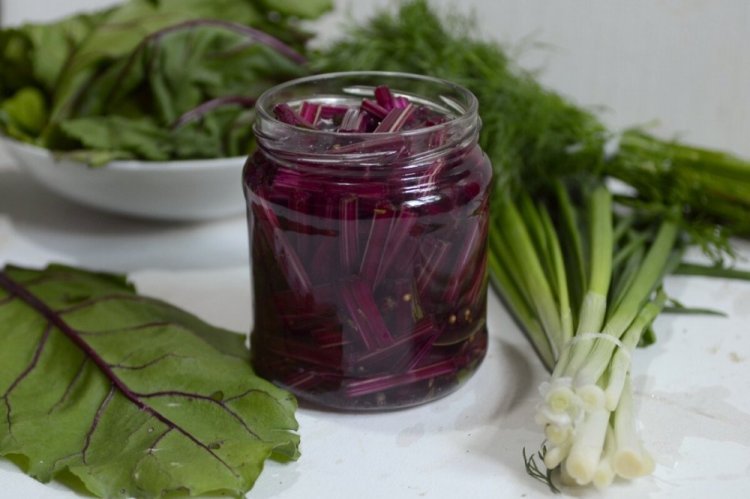 Маринованная свекольная ботва на зиму