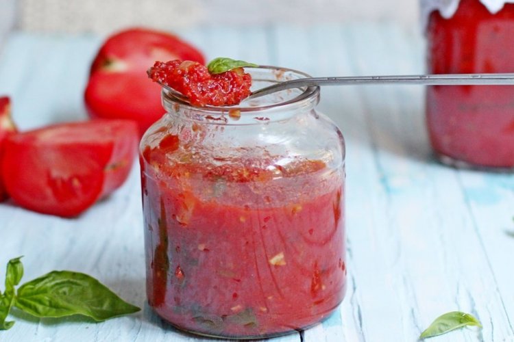 Соус из томатного сока с базиликом на зиму