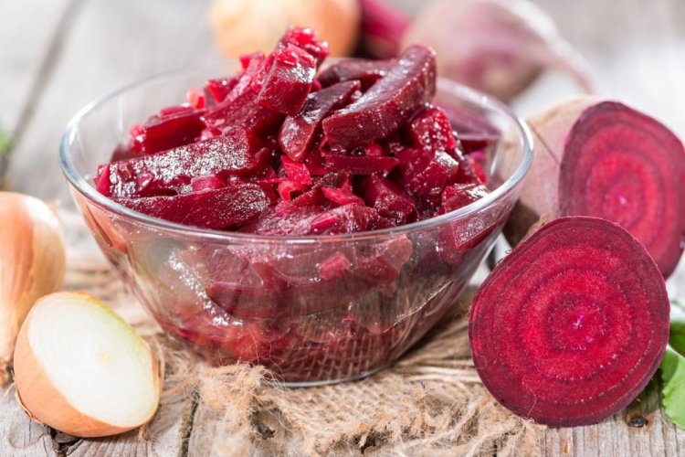Свекольный салат с овощами и чесноком на зиму