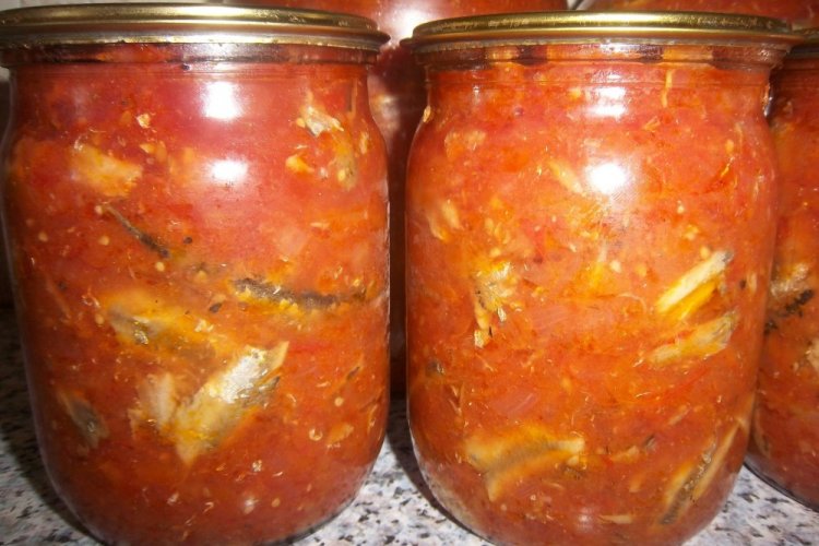 Салат с килькой и помидорами на зиму