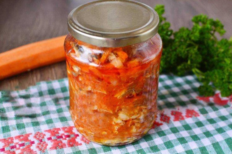 Салат с килькой в томатном соке на зиму