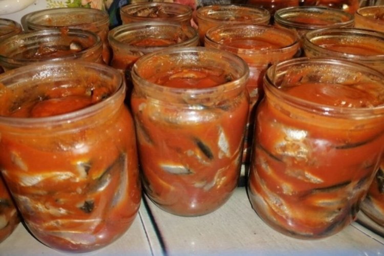 Салат с отварной килькой на зиму