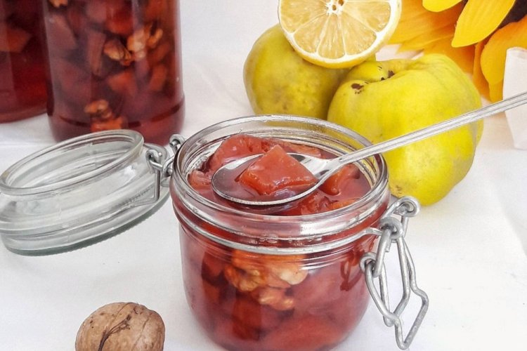 Варенье из айвы с грецкими орехами