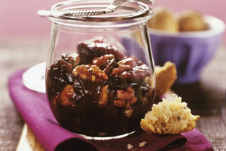 Варенье из чернослива с грецкими орехами