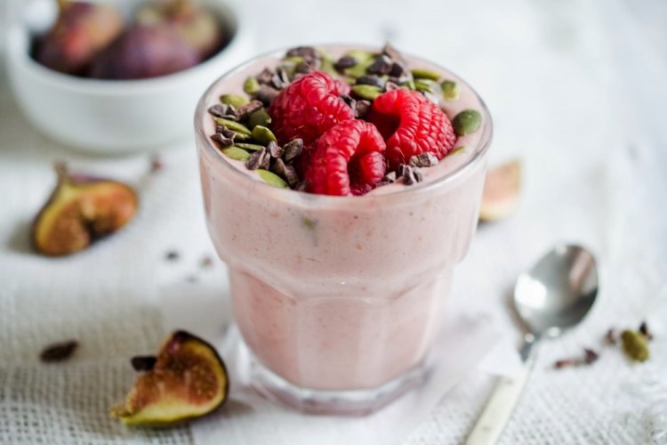 Смузи с инжиром и малиной