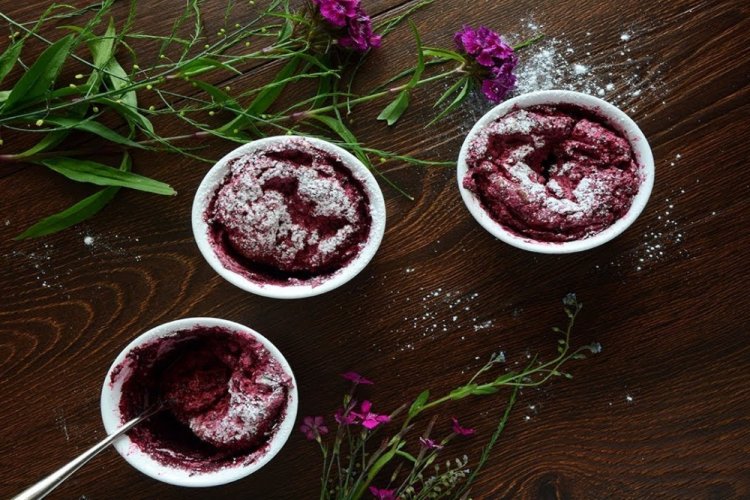 Запеченное суфле из жимолости