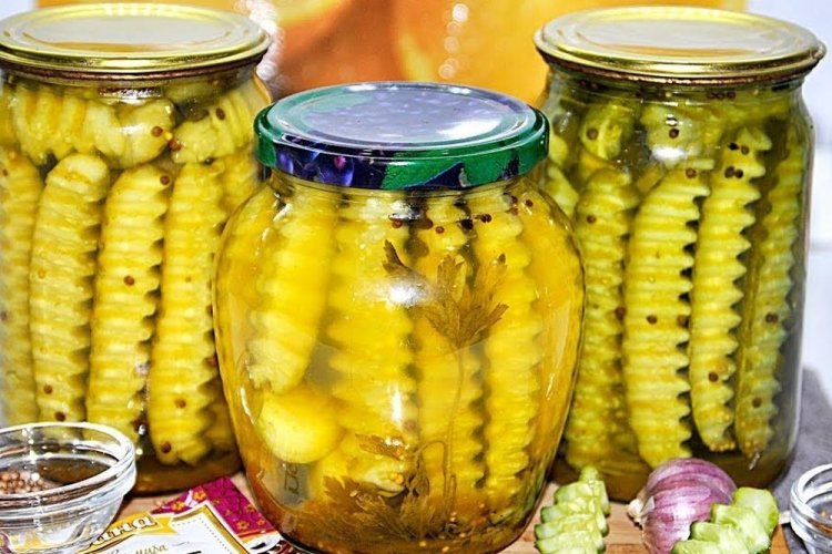 Огурцы с куркумой и яблочным уксусом