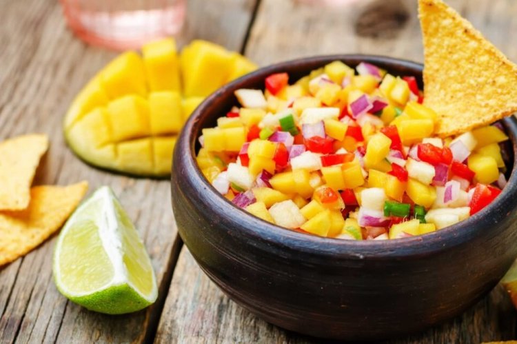 Сальса с манго и помидорами