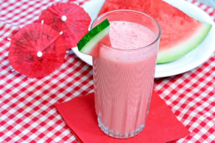 Смузи с арбузом и йогуртом
