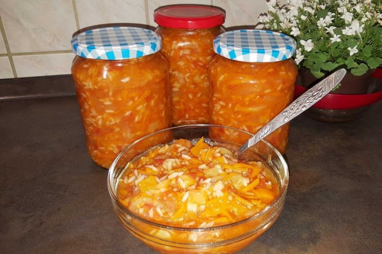 Завтрак туриста с рисом и томатным соком