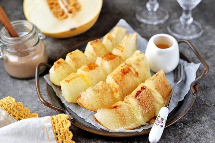 Запеченная дыня с сыром