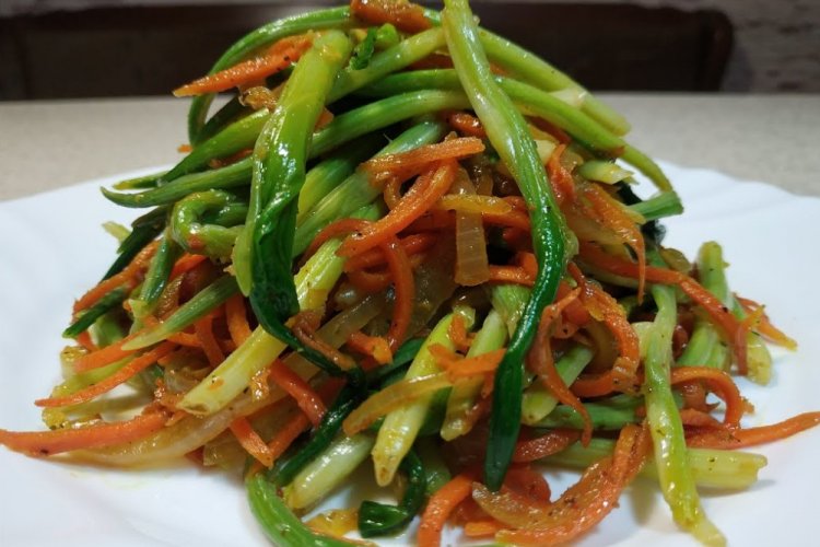 Черемша с морковью по-корейски